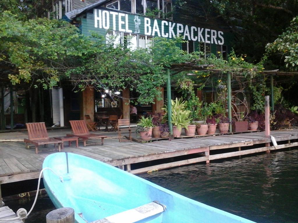 نهر دولسي Hotel Y Restaurante Backpackers المظهر الخارجي الصورة