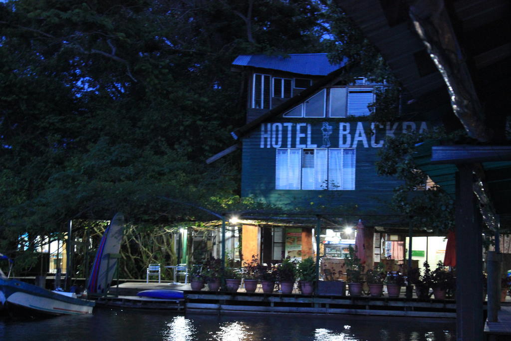 نهر دولسي Hotel Y Restaurante Backpackers المظهر الخارجي الصورة