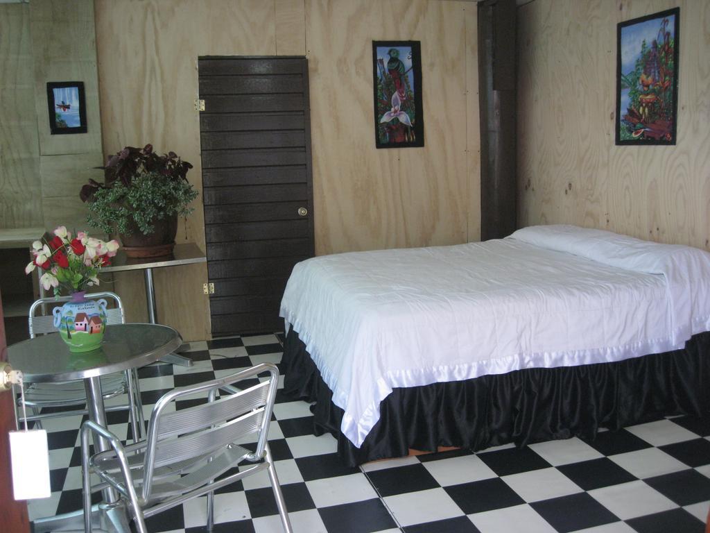 نهر دولسي Hotel Y Restaurante Backpackers الغرفة الصورة