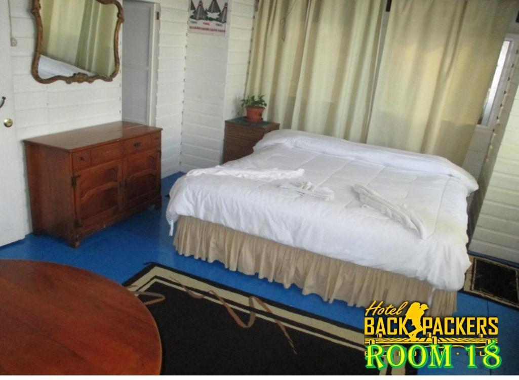 نهر دولسي Hotel Y Restaurante Backpackers المظهر الخارجي الصورة